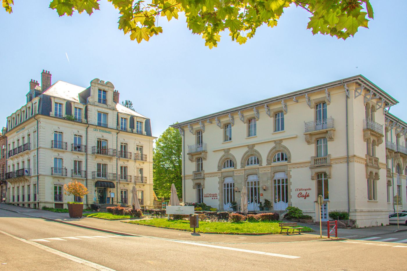 Façades de la résidence et du Métropole avenue des Thermes